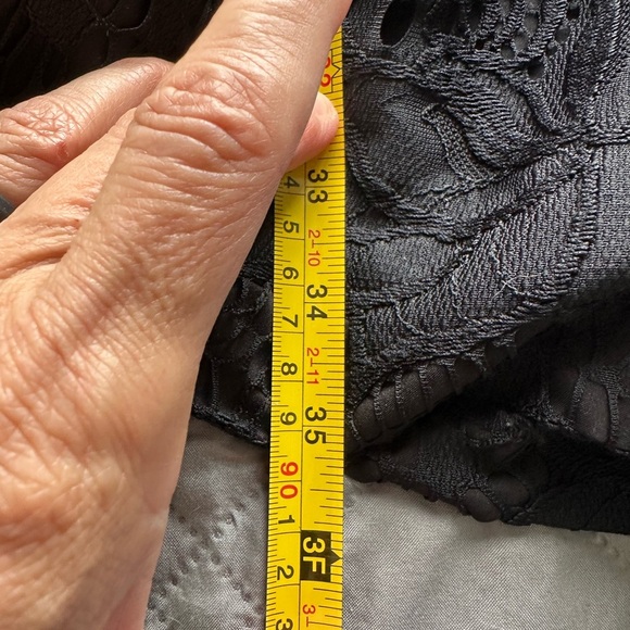 CeCe Black Lace Shift Dress 12 Short Sleeve Floral Classic LBD Romantic A173 - Picture 5 of 5